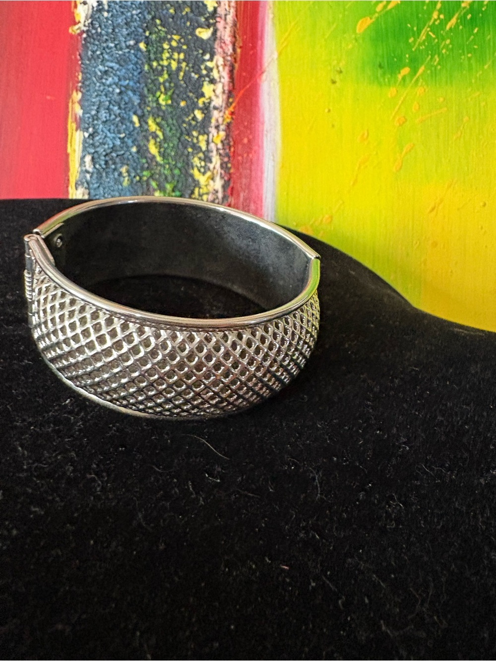 Wide Silver-Tone Mesh Pattern Hinged Bangle Bracelet